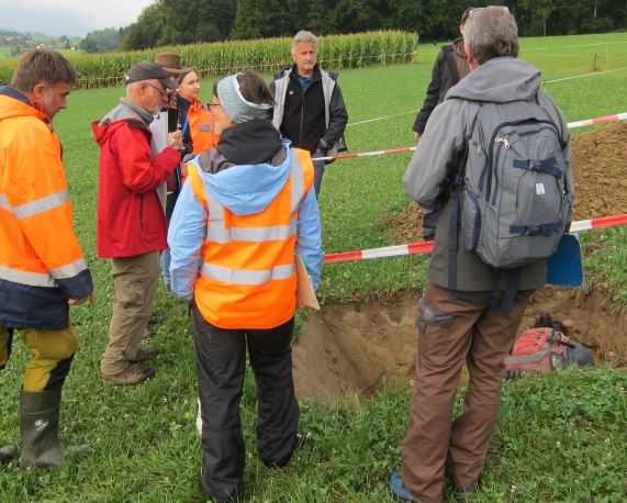 Bodenspezialist*innen anlässlich Eichungstag