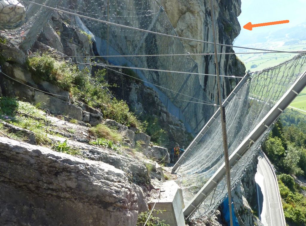 Steinschlagschutznetze und Felsabdeckung Brünig